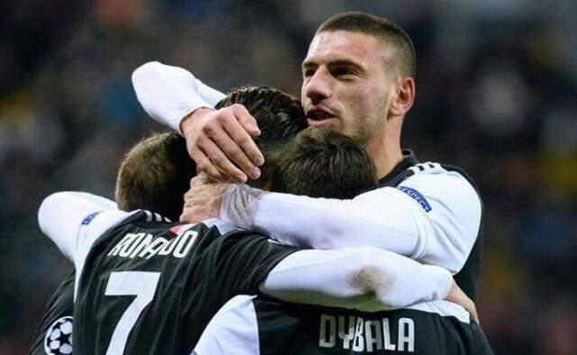 Juventus'ta Bonucci, Merih Demiral'la ilgili övgü dolu sözler söyledi Juventus'ta Bonucci, Merih Demiral'la ilgili övgü dolu sözler söyledi