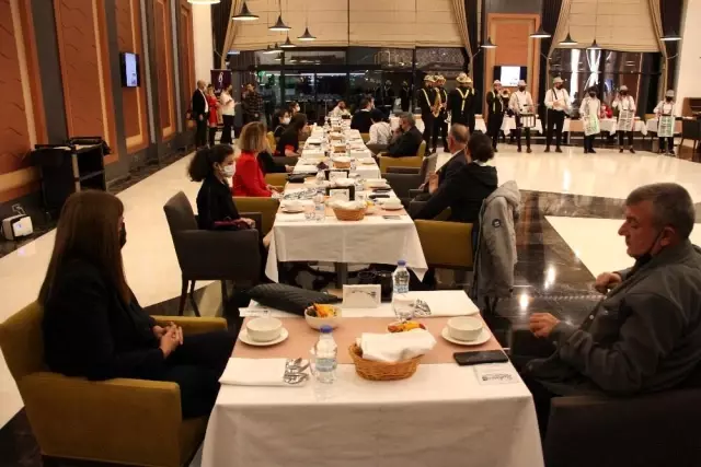 - Kadın sağlık çalışanlarını aileleriyle bir araya getirdiler - Kadın sağlık çalışanlarını aileleriyle bir araya getirdiler
