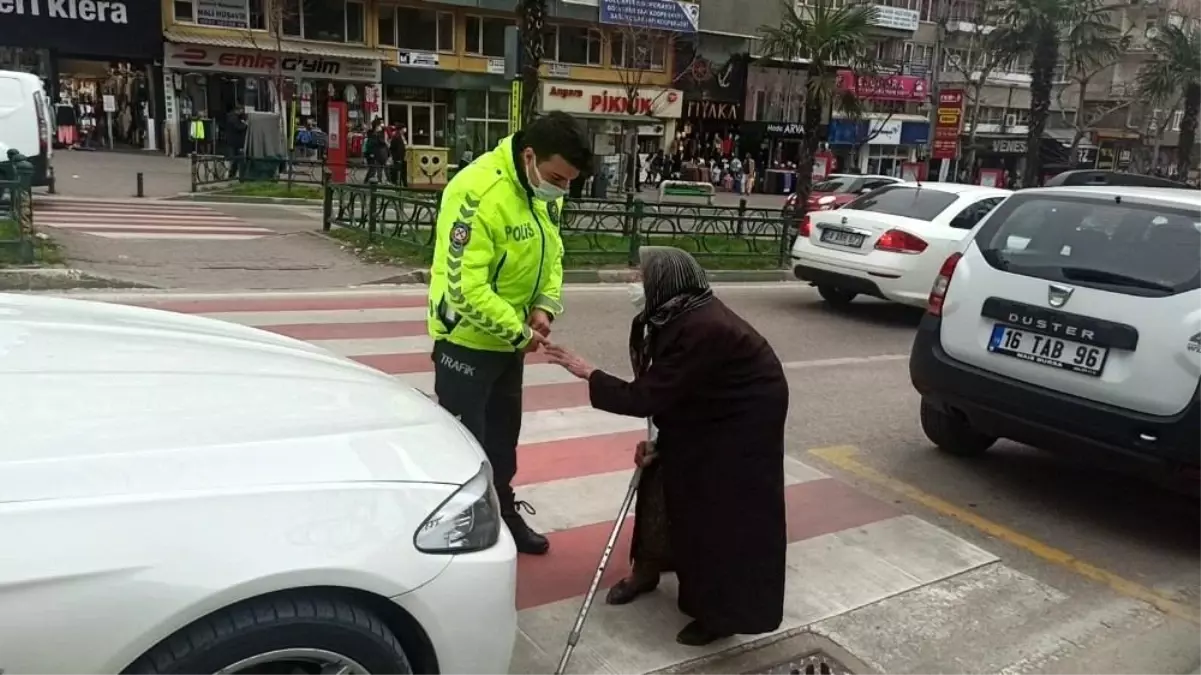 Kadınlar Günü'nde trafik, 83 yaşındaki Firdevs teyze için durdu