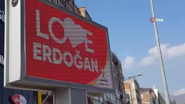 Karabük ve Zonguldak'ta 'Love Erdoğan' görseli LED ekranlara yansıtıldı Karabük ve Zonguldak'ta 'Love Erdoğan' görseli LED ekranlara yansıtıldı