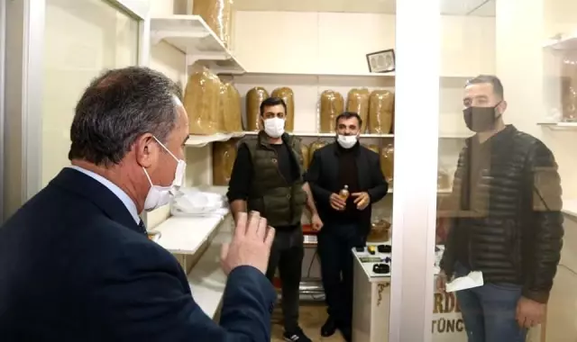 Kılınç, tütüncü esnafıyla bir araya geldi Kılınç, tütüncü esnafıyla bir araya geldi
