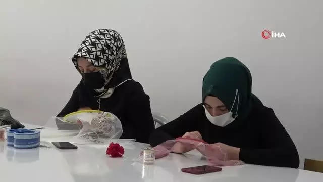 Kırıkkale'de kadınlar 'Mahalle Konakları'nda üretip ev ekonomilerine katkı sağlıyor Kırıkkale'de kadınlar 'Mahalle Konakları'nda üretip ev ekonomilerine katkı sağlıyor