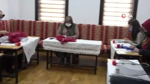 Kırıkkale'de kadınlar 'Mahalle Konakları'nda üretip ev ekonomilerine katkı sağlıyor Kırıkkale'de kadınlar 'Mahalle Konakları'nda üretip ev ekonomilerine katkı sağlıyor