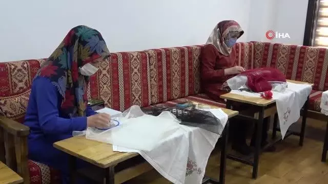 Kırıkkale'de kadınlar 'Mahalle Konakları'nda üretip ev ekonomilerine katkı sağlıyor Kırıkkale'de kadınlar 'Mahalle Konakları'nda üretip ev ekonomilerine katkı sağlıyor