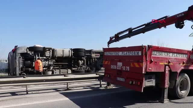kocaeli devrilen tir in surucusu yaralandi 2 13978263 o