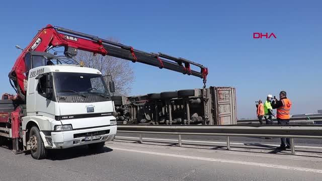 kocaeli devrilen tir in surucusu yaralandi 3 13978263 o