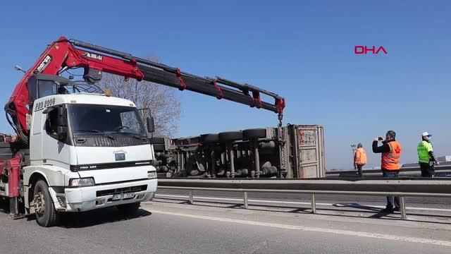 kocaeli devrilen tir in surucusu yaralandi 4 13978263 o