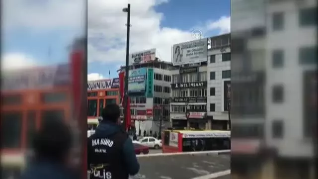 Kovid-19 denetiminde karanfil dağıtıldı Kovid-19 denetiminde karanfil dağıtıldı