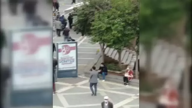 Kovid-19 denetiminde karanfil dağıtıldı Kovid-19 denetiminde karanfil dağıtıldı