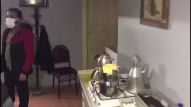 Kumar oynayan ve Kovid-19 tedbirlerini ihlal eden 5 kişiye para cezası Kumar oynayan ve Kovid-19 tedbirlerini ihlal eden 5 kişiye para cezası