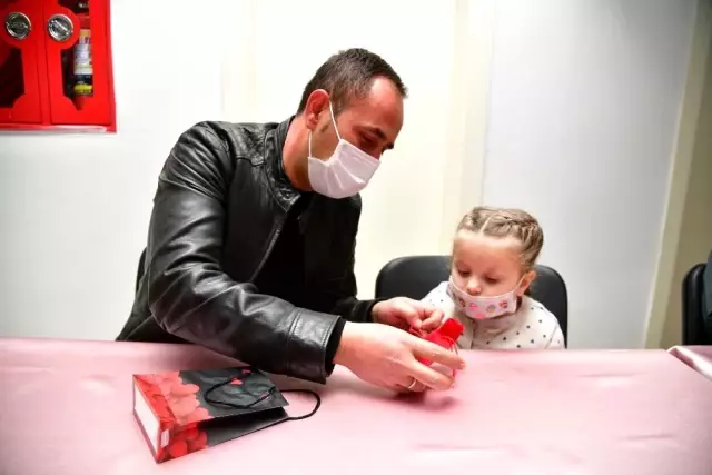 Kursiyer kadınlara eşlerinden 8 Mart Jesti Kursiyer kadınlara eşlerinden 8 Mart Jesti