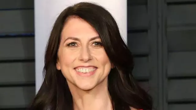 MacKenzie Scott: Amazon'un kurucusu Jeff Bezos'tan boşanan milyarder yazar, fen öğretmeni Dan Jewett'la evlendi MacKenzie Scott: Amazon'un kurucusu Jeff Bezos'tan boşanan milyarder yazar, fen öğretmeni Dan Jewett'la evlendi