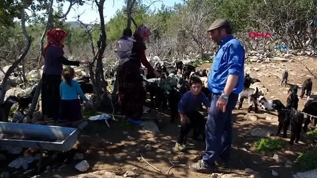 MERSİN Sarıkeçili Yörük kadınları, 8 Mart'tan habersiz yaşamlarını sürdürüyor MERSİN Sarıkeçili Yörük kadınları, 8 Mart'tan habersiz yaşamlarını sürdürüyor