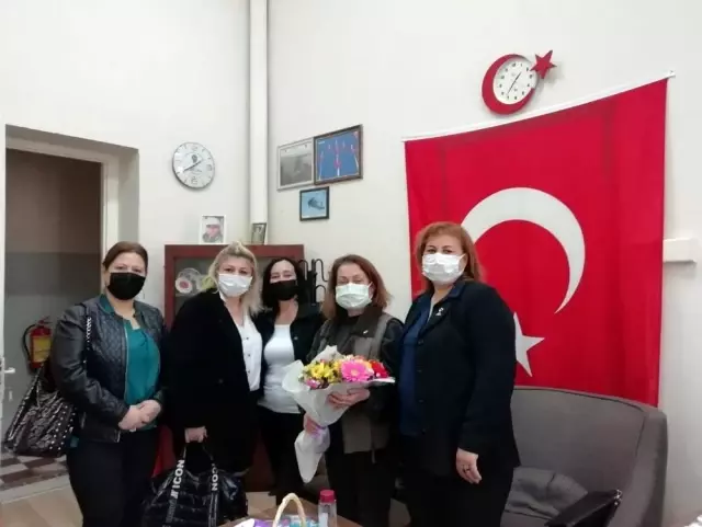 Son dakika haberleri | MHP'li kadınlardan anlamlı ziyaret Son dakika haberleri | MHP'li kadınlardan anlamlı ziyaret