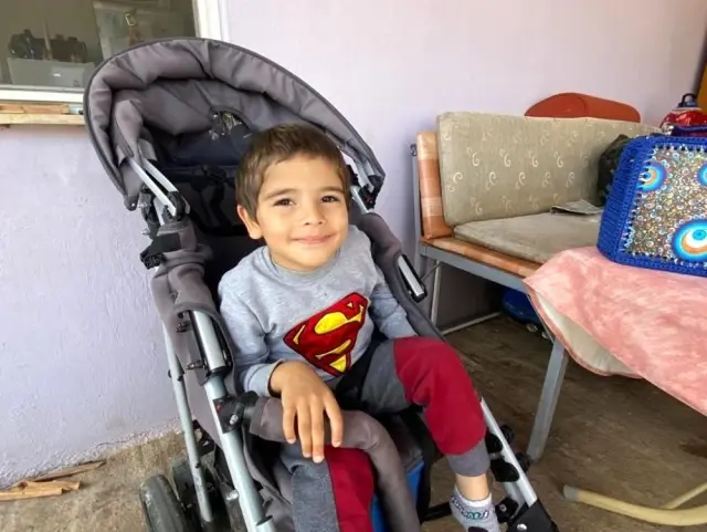 - Oğlunun tedavisine katkı sağlamak için çanta örüyor - Oğlunun tedavisine katkı sağlamak için çanta örüyor