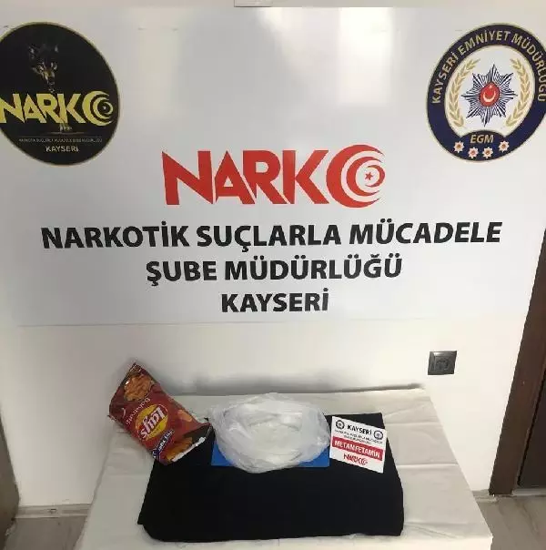 Otobüsteki yolcunun cips paketinden uyuşturucu çıktı Otobüsteki yolcunun cips paketinden uyuşturucu çıktı