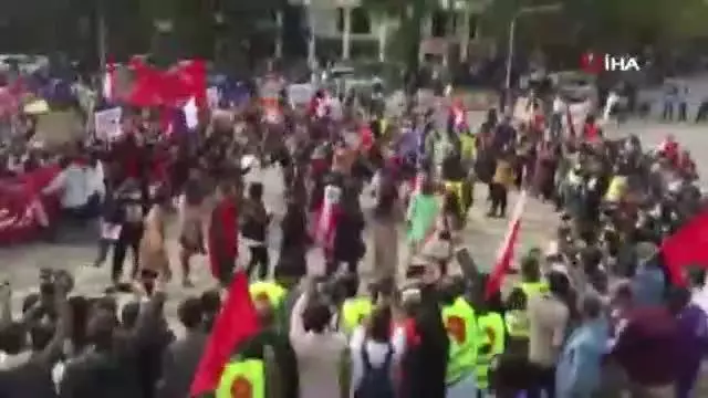 Pakistan'da korona virüs salgını Kadınlar Günü kutlamasına engel olmadı