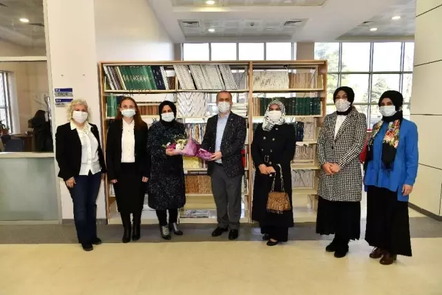 Son dakika gündem: Rektör Savaşan'dan 8 Mart Dünya Kadınlar Gününde çiçekli kutlama Son dakika gündem: Rektör Savaşan'dan 8 Mart Dünya Kadınlar Gününde çiçekli kutlama