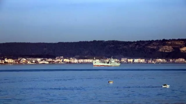 Son dakika haber: Rus savaş gemisi 'Saratov' Çanakkale Boğazı'ndan geçti Son dakika haber: Rus savaş gemisi 'Saratov' Çanakkale Boğazı'ndan geçti