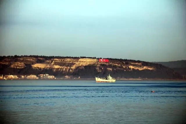 Son dakika haber: Rus savaş gemisi 'Saratov' Çanakkale Boğazı'ndan geçti Son dakika haber: Rus savaş gemisi 'Saratov' Çanakkale Boğazı'ndan geçti