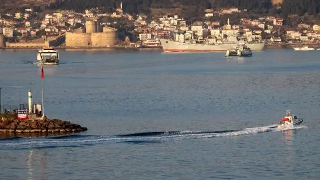 Son dakika haber: Rus savaş gemisi 'Saratov' Çanakkale Boğazı'ndan geçti Son dakika haber: Rus savaş gemisi 'Saratov' Çanakkale Boğazı'ndan geçti