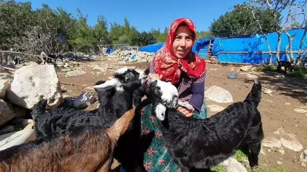 MERSİN Sarıkeçili Yörük kadınları, 8 Mart'tan habersiz yaşamlarını sürdürüyor MERSİN Sarıkeçili Yörük kadınları, 8 Mart'tan habersiz yaşamlarını sürdürüyor