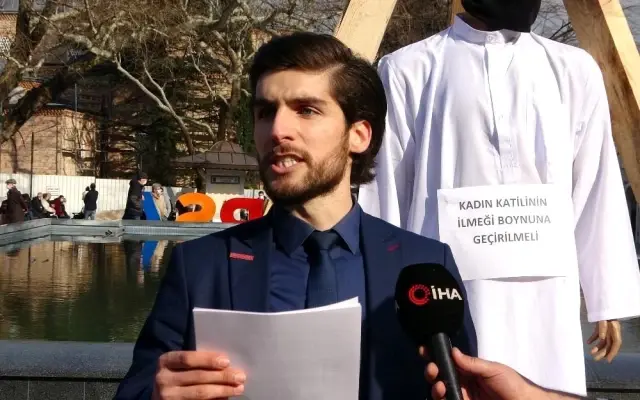 Şehir merkezine darağacı kurup kadın katilini idam ettiler Şehir merkezine darağacı kurup kadın katilini idam ettiler