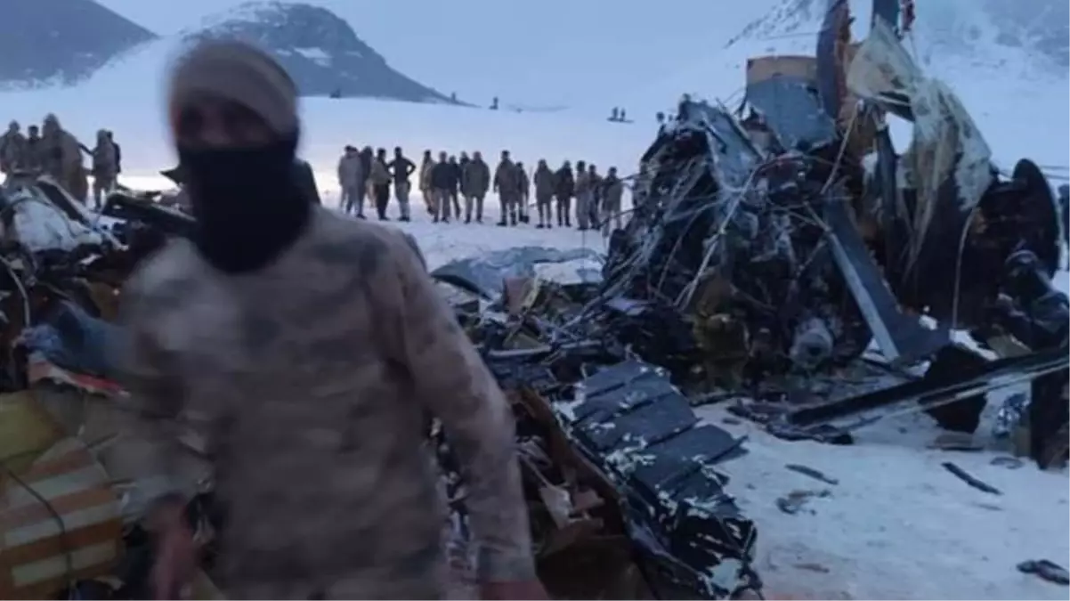 Son Dakika! 11 şehit verdiğimiz kazayla ilgili ön rapor: Ani hava değişimiyle helikopter bulut içinde kaldı ve görüşü kaybetti