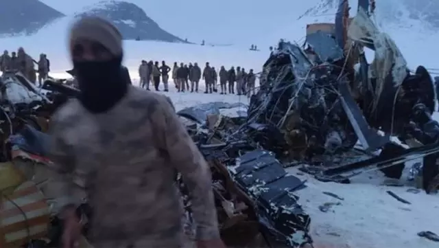 Son Dakika! 11 şehit verdiğimiz kazayla ilgili ön rapor: Ani hava değişimiyle helikopter bulut içinde kaldı ve görüşü kaybetti Son Dakika! 11 şehit verdiğimiz kazayla ilgili ön rapor: Ani hava değişimiyle helikopter bulut içinde kaldı ve görüşü kaybetti