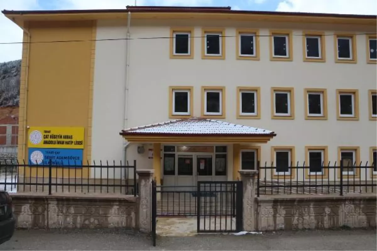 Tokat'ta, 30 öğretmenin izole edildiği okulda, eğitime 10 gün ara verildi