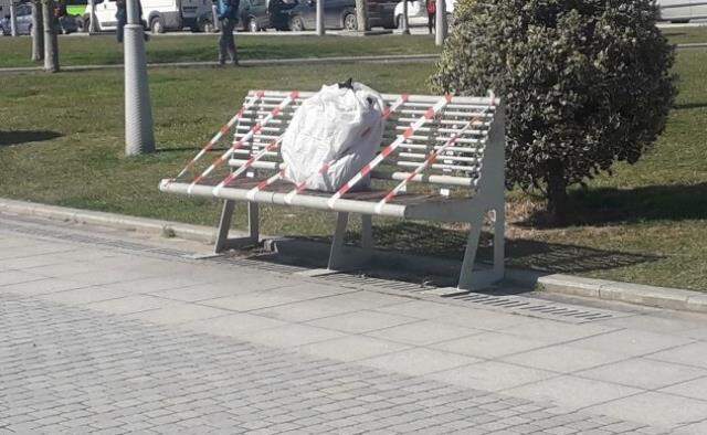 Üzerinde Arapça 'İhtiyacı olan alsın' yazılı poşeti görenler telefona sarıldı