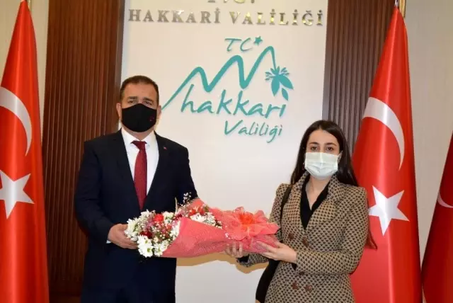 Diyarbakır'daki evlat nöbetine katılan Nazime Arslan 'yılın kadını' seçildi Diyarbakır'daki evlat nöbetine katılan Nazime Arslan 'yılın kadını' seçildi