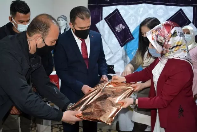 Vali İdris Akbıyık, Aile Destek Merkezi'ndeki sergiyi ziyaret etti Vali İdris Akbıyık, Aile Destek Merkezi'ndeki sergiyi ziyaret etti