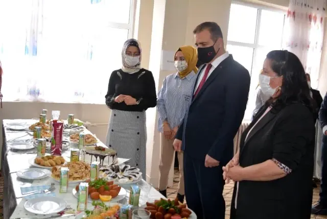 Vali İdris Akbıyık, Aile Destek Merkezi'ndeki sergiyi ziyaret etti Vali İdris Akbıyık, Aile Destek Merkezi'ndeki sergiyi ziyaret etti
