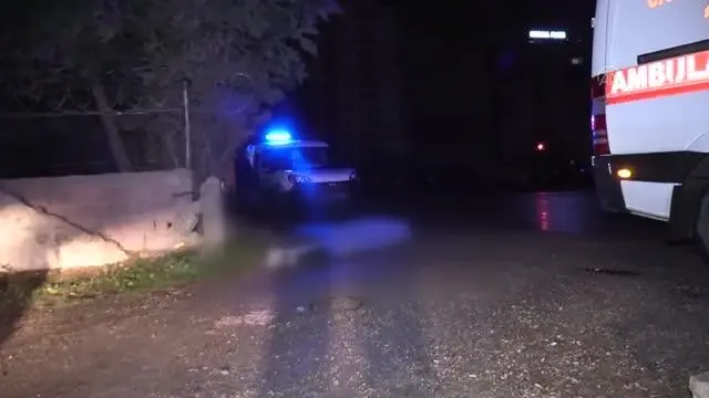 Yol kenarında ceset bulundu Yol kenarında ceset bulundu