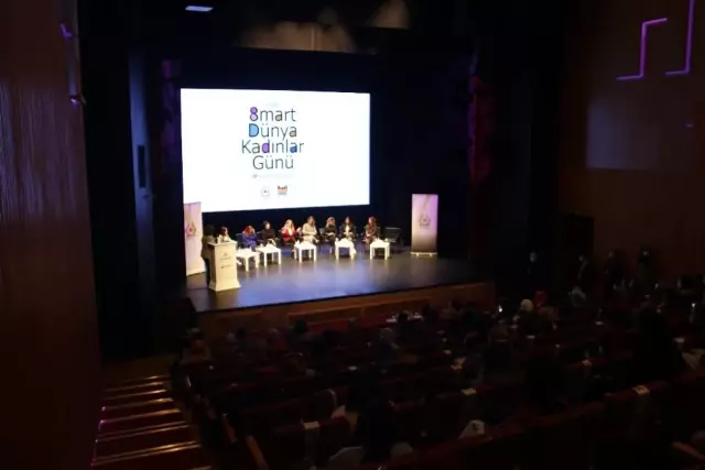 - Zeytinburnu'nda ' Kadınım, Güçlüyüm' paneli düzenlendi - Zeytinburnu'nda ' Kadınım, Güçlüyüm' paneli düzenlendi