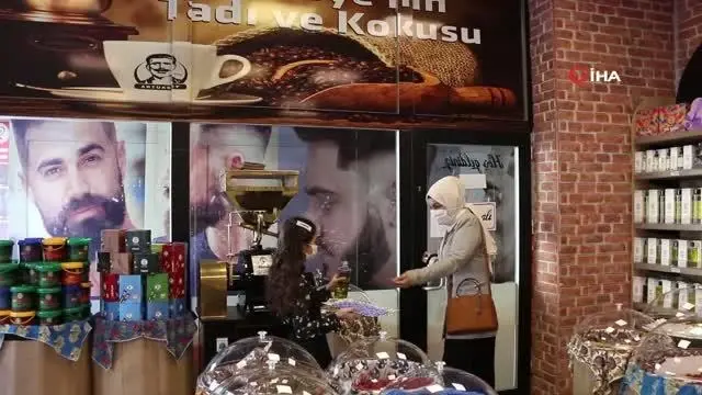 11 yaşında kahve yapıp servis ediyor, kasada hesap alıyor 11 yaşında kahve yapıp servis ediyor, kasada hesap alıyor