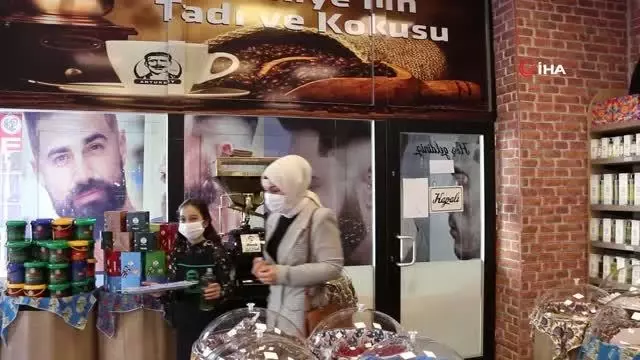 11 yaşında kahve yapıp servis ediyor, kasada hesap alıyor 11 yaşında kahve yapıp servis ediyor, kasada hesap alıyor