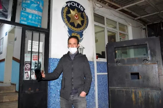3 bin liralık telefonu 20 gündür kayıptı, bulununca 'insanlık ölmemiş' dedi 3 bin liralık telefonu 20 gündür kayıptı, bulununca 'insanlık ölmemiş' dedi