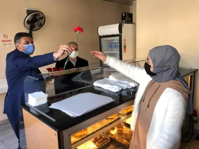 AK Parti İzmir Dünya Kadınlar Gününde 30 ilçede sahadaydı