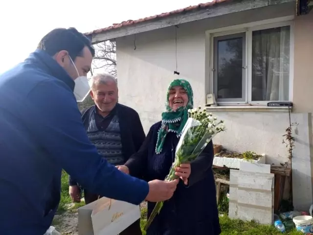 AK Parti İzmir Dünya Kadınlar Gününde 30 ilçede sahadaydı
