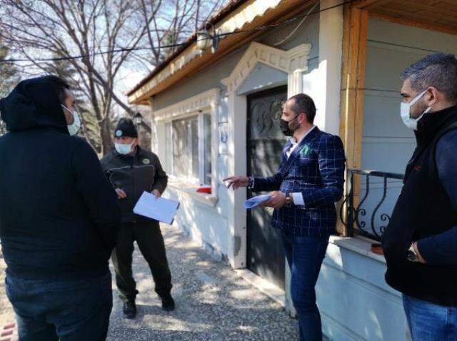 Ankara'da bir eve yapılan baskında, internet ortamında satılması yasak olan 51 feret tespit edildi