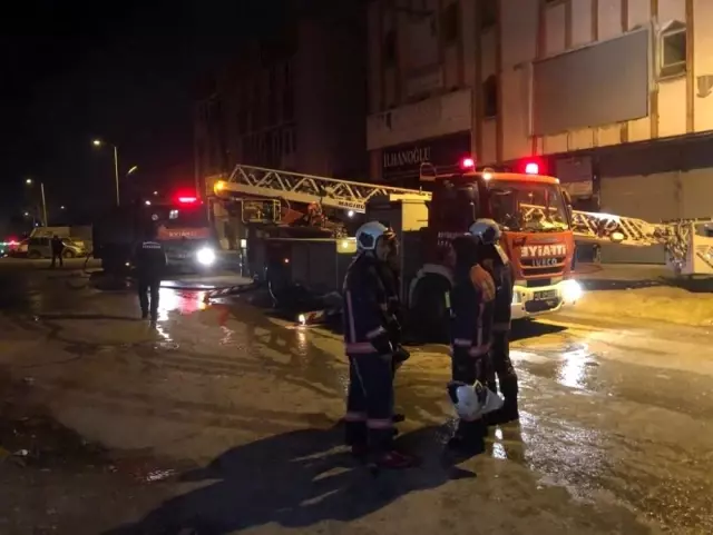 Ankara'da mobilya atölyesinde yangın çıktı Ankara'da mobilya atölyesinde yangın çıktı