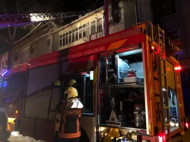 Ankara'da mobilya atölyesinde yangın çıktı Ankara'da mobilya atölyesinde yangın çıktı