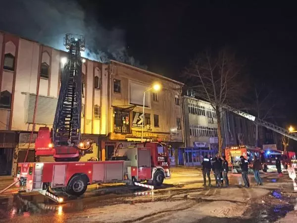Ankara'da mobilya atölyesindeki yangın korkuttu Ankara'da mobilya atölyesindeki yangın korkuttu
