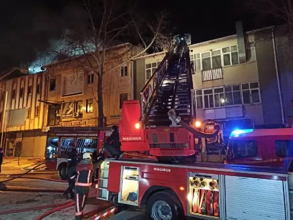 Ankara'da mobilya atölyesindeki yangın korkuttu Ankara'da mobilya atölyesindeki yangın korkuttu