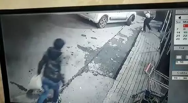 AVCILAR'DA 14 YAŞINDAKİ KAPKAÇÇI KAMERADA AVCILAR'DA 14 YAŞINDAKİ KAPKAÇÇI KAMERADA