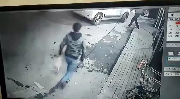 AVCILAR'DA 14 YAŞINDAKİ KAPKAÇÇI KAMERADA AVCILAR'DA 14 YAŞINDAKİ KAPKAÇÇI KAMERADA