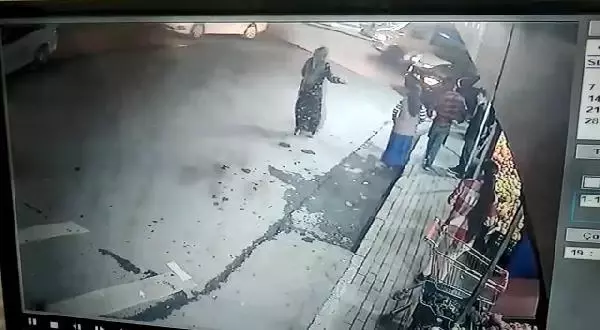 AVCILAR'DA 14 YAŞINDAKİ KAPKAÇÇI KAMERADA AVCILAR'DA 14 YAŞINDAKİ KAPKAÇÇI KAMERADA