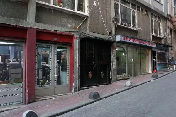 Beyoğlu'nda trans bireyin yüzüne tuz ruhu atıldı